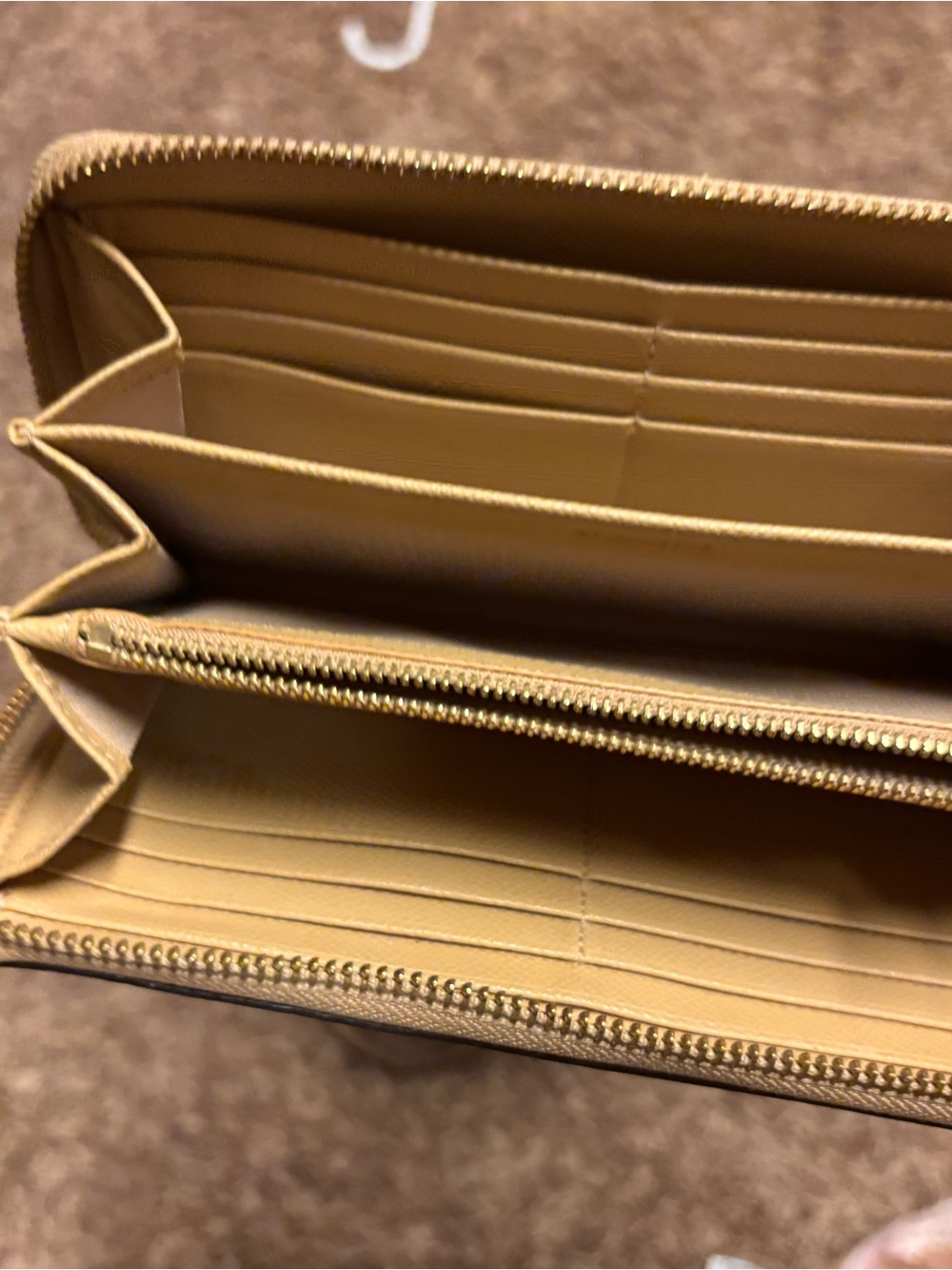 Coach Leather Hobo Satchel with lovely Gold Accent Chain - Picture 6 of 12